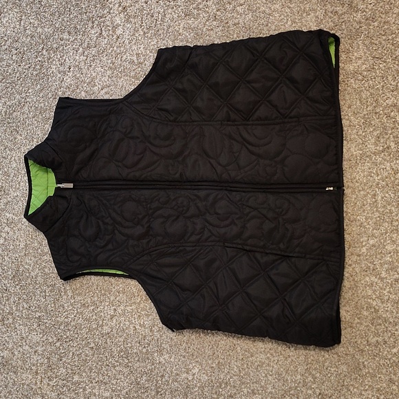SALE!! Reversible Vibrant Green & Black Quilted Vest - Picture 11 of 12